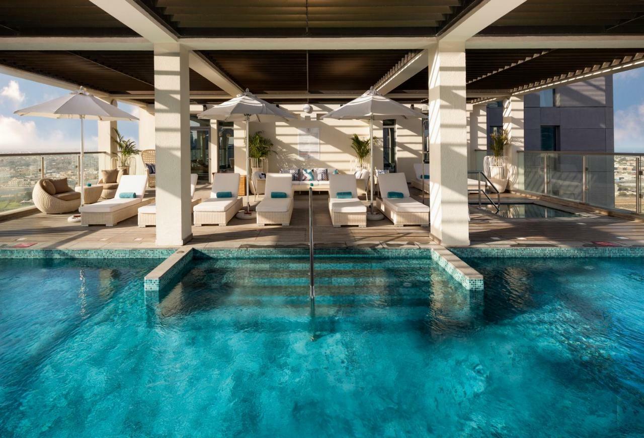 Aparthotel Millennium Atria Business Bay Dubai Exterior foto The rooftop pool at the W London