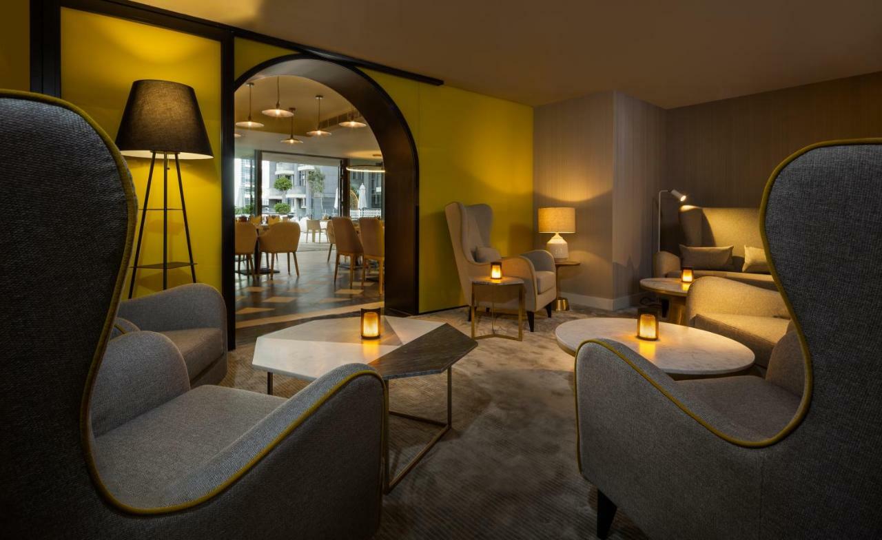 Aparthotel Millennium Atria Business Bay Dubai Exterior foto The lounge at the hotel
