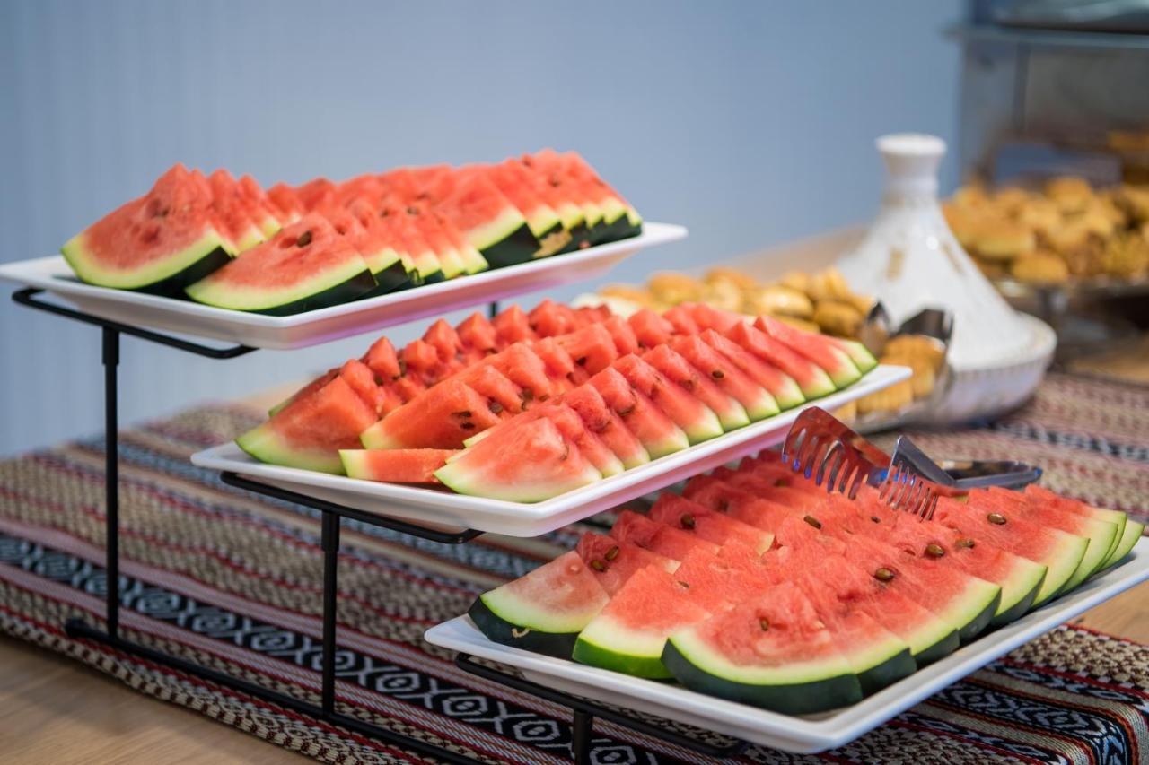 Aparthotel Millennium Atria Business Bay Dubai Exterior foto Watermelon